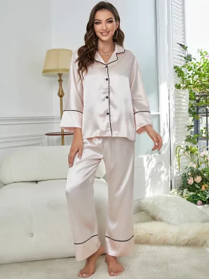 pyjama dames van parelmoersatijn met sterretjes